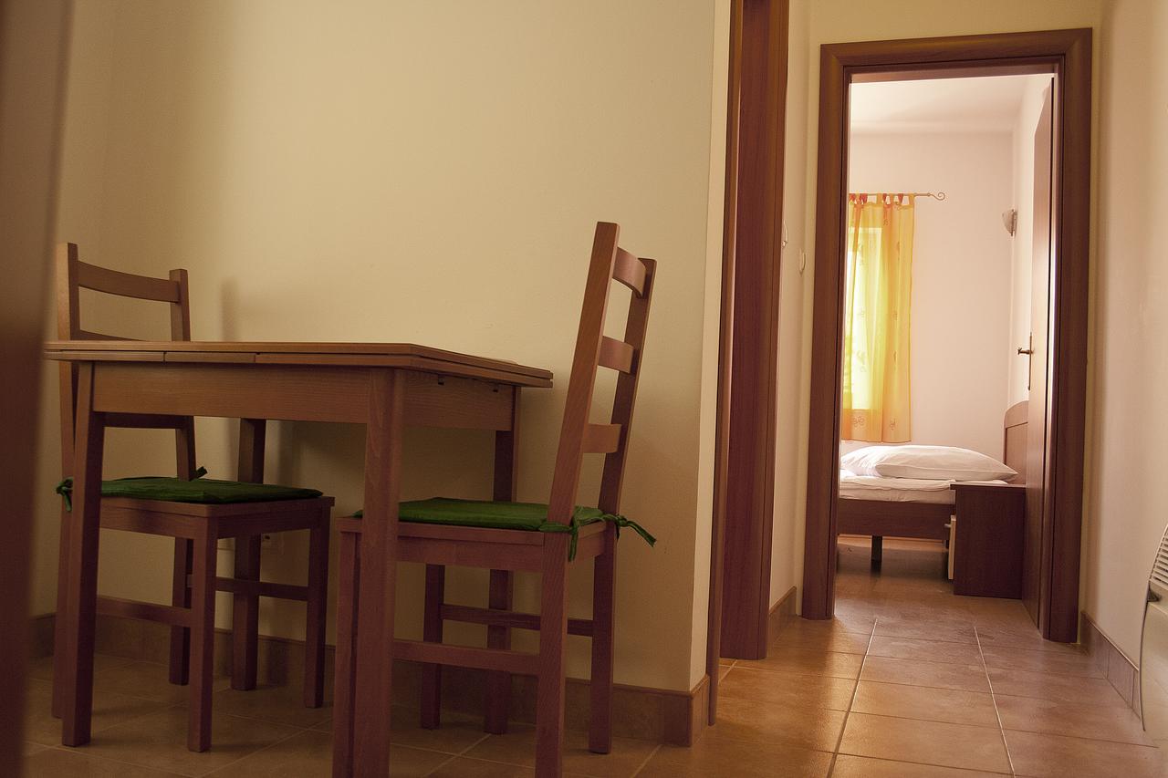 Apartments Jaksic พอสติรา ภายนอก รูปภาพ