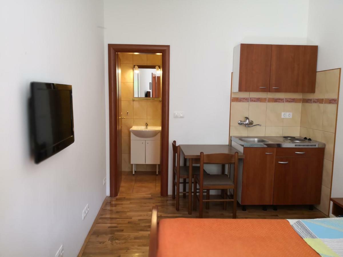 Apartments Jaksic พอสติรา ภายนอก รูปภาพ