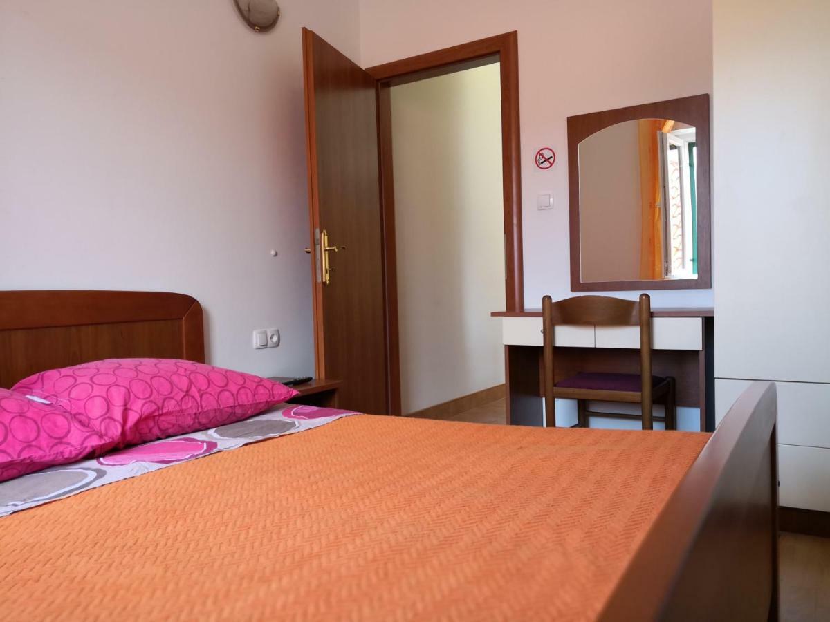 Apartments Jaksic พอสติรา ภายนอก รูปภาพ