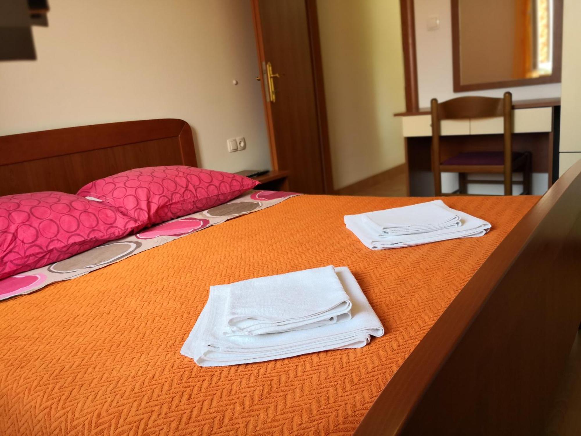 Apartments Jaksic พอสติรา ภายนอก รูปภาพ