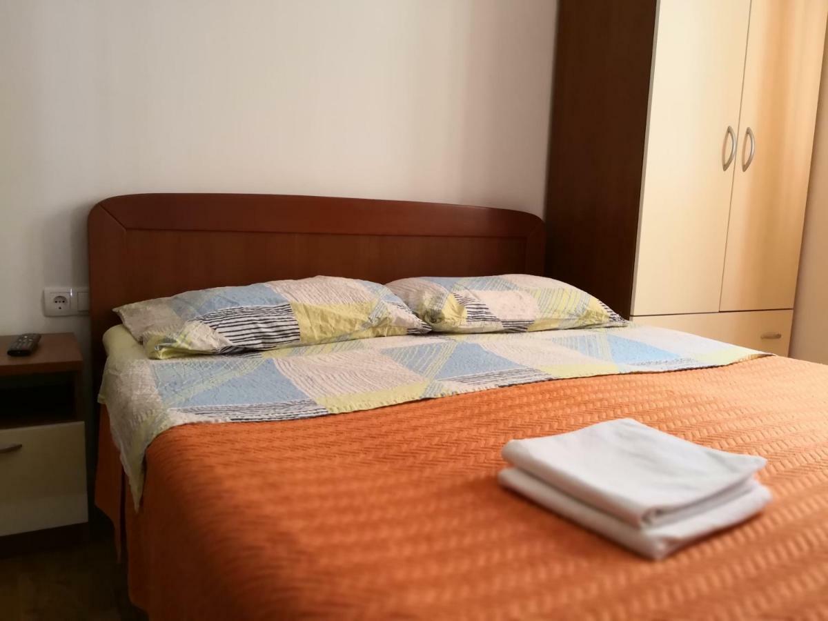 Apartments Jaksic พอสติรา ภายนอก รูปภาพ