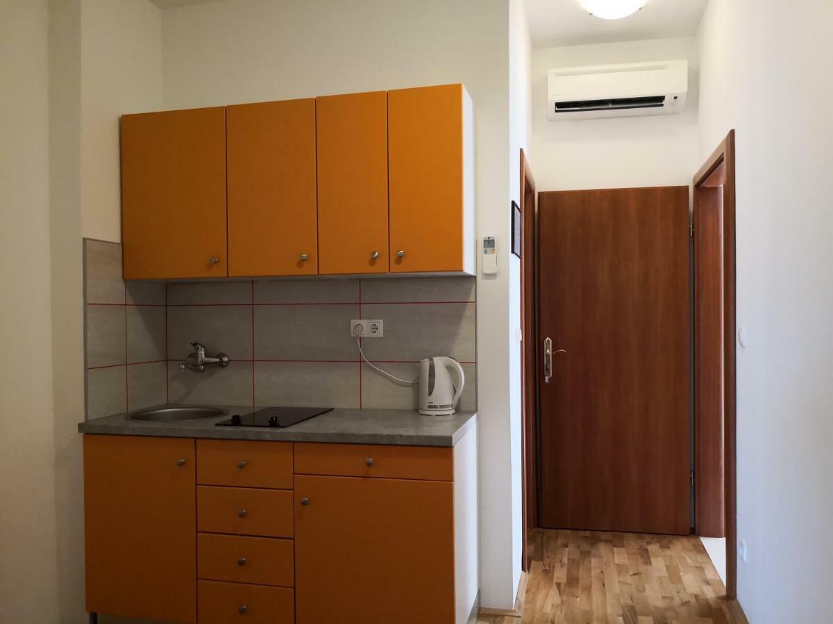 Apartments Jaksic พอสติรา ภายนอก รูปภาพ