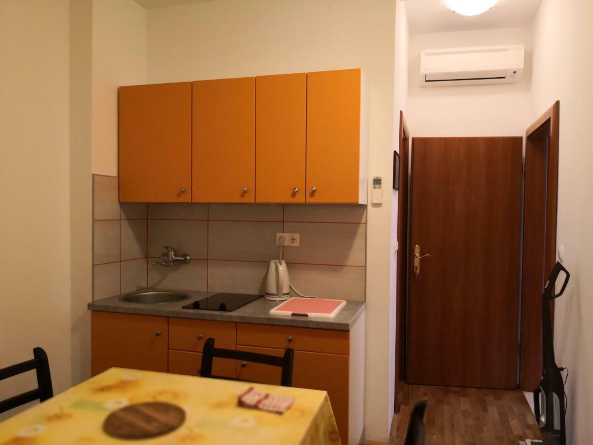 Apartments Jaksic พอสติรา ภายนอก รูปภาพ