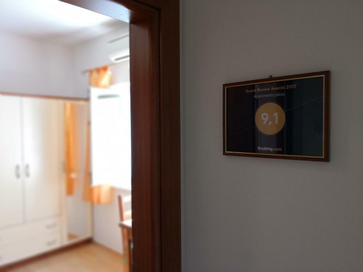 Apartments Jaksic พอสติรา ภายนอก รูปภาพ