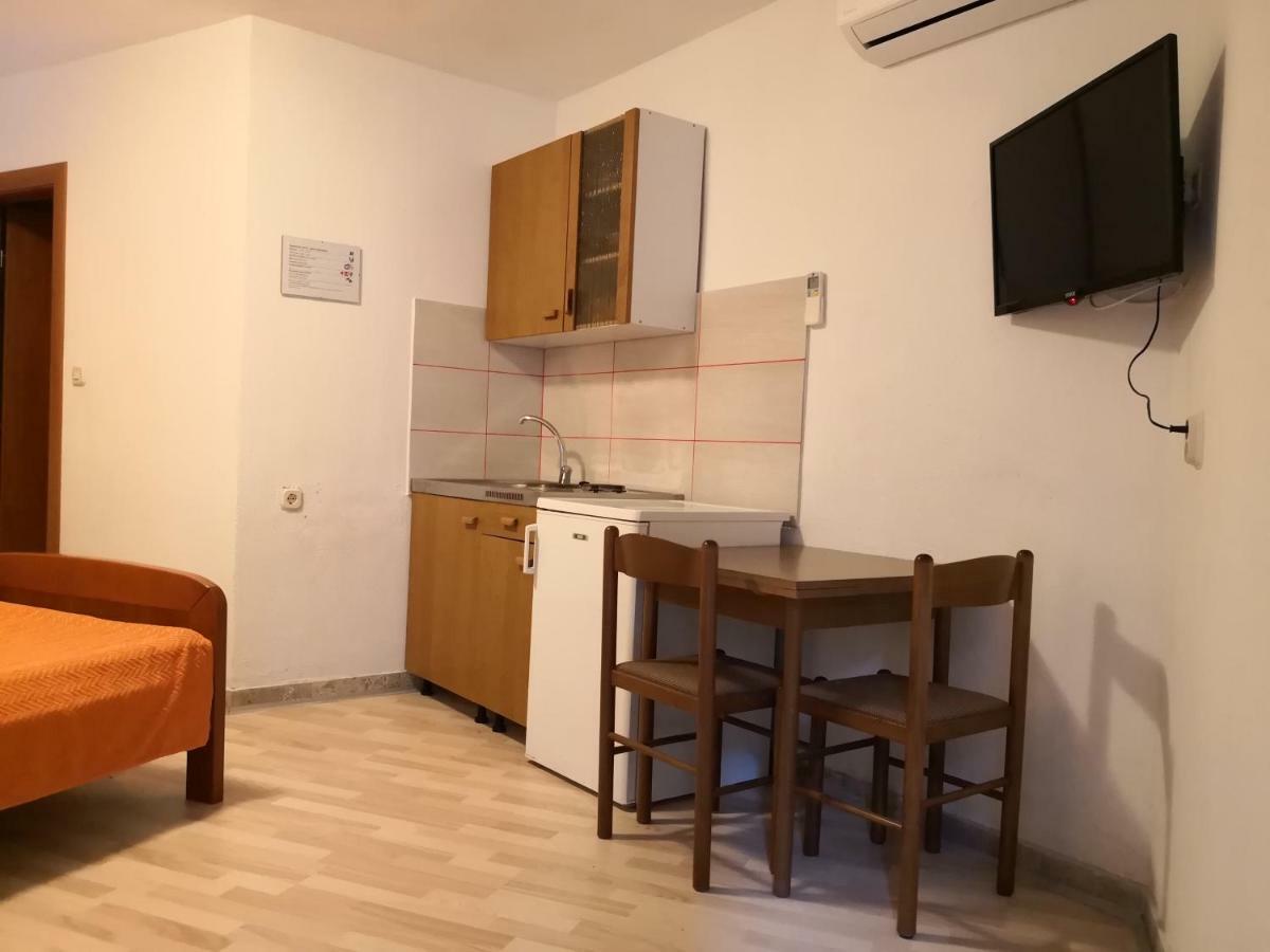 Apartments Jaksic พอสติรา ภายนอก รูปภาพ