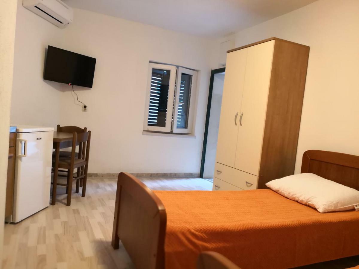Apartments Jaksic พอสติรา ภายนอก รูปภาพ