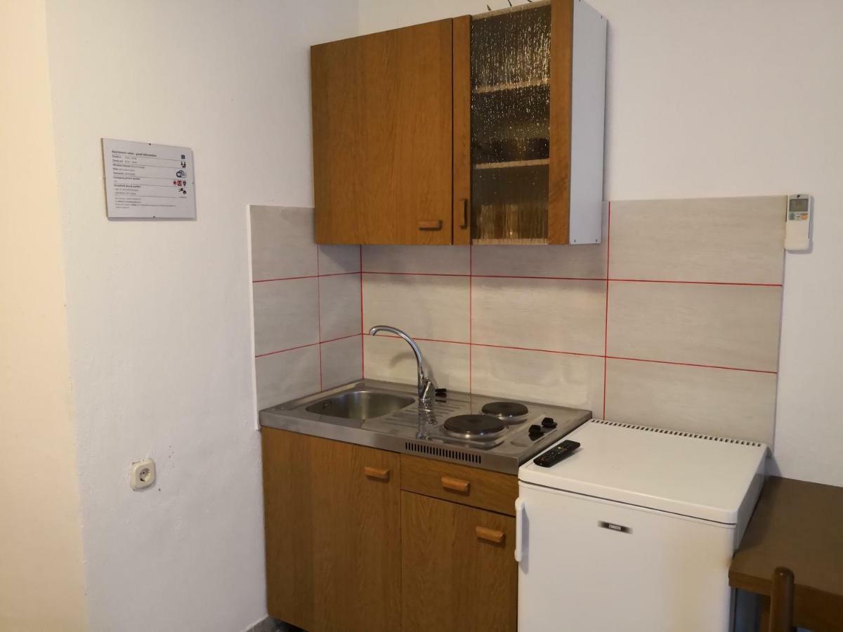 Apartments Jaksic พอสติรา ภายนอก รูปภาพ