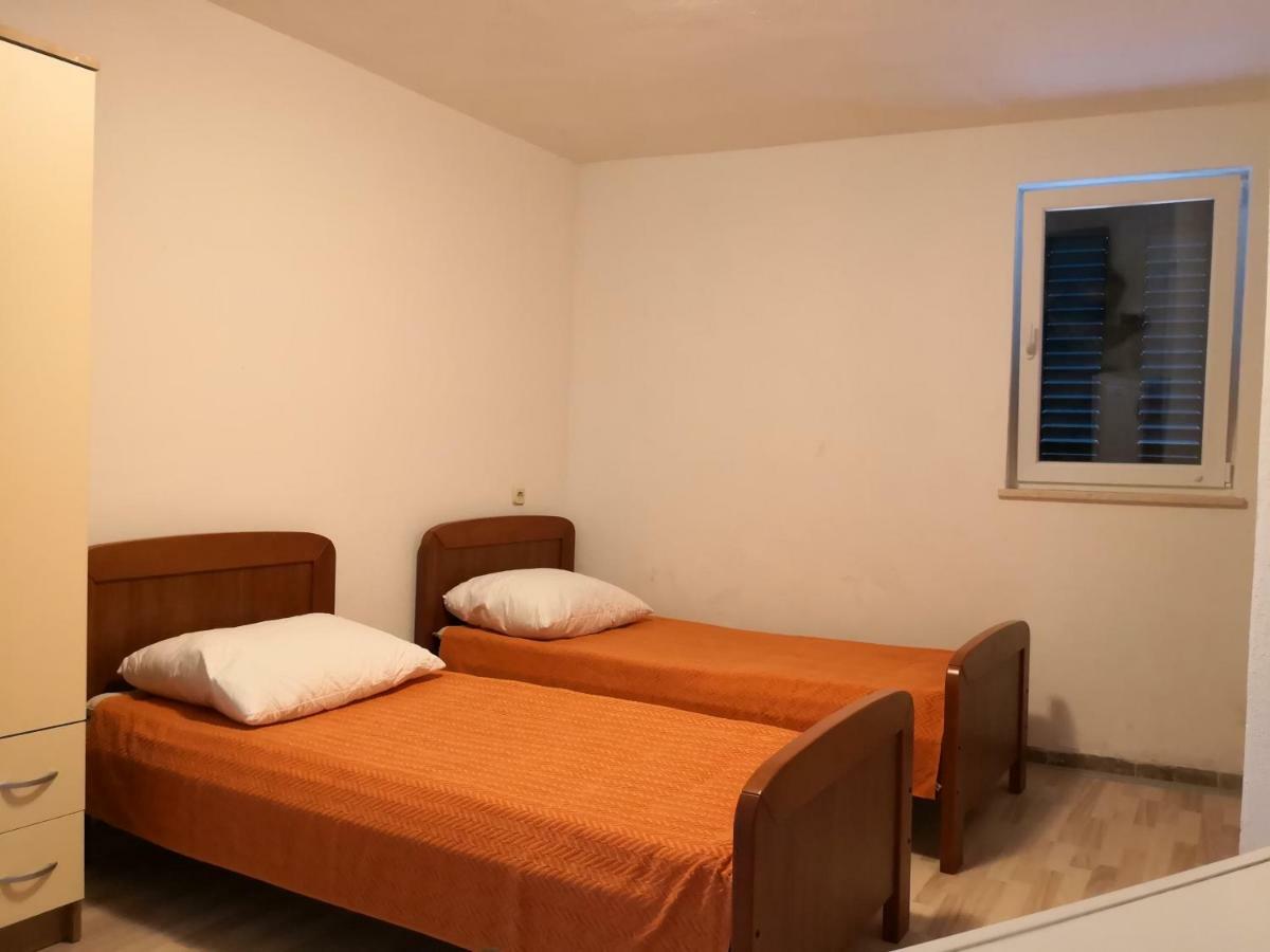 Apartments Jaksic พอสติรา ภายนอก รูปภาพ
