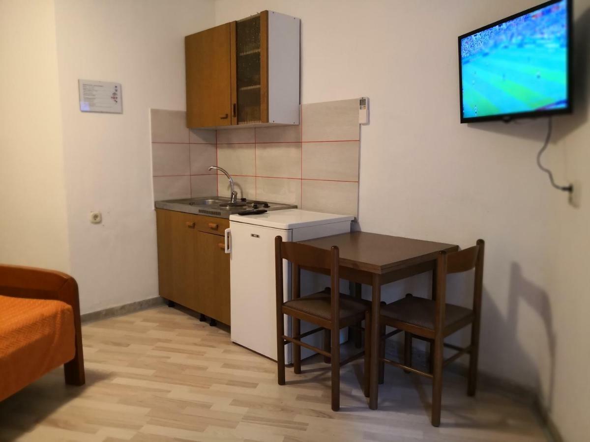 Apartments Jaksic พอสติรา ภายนอก รูปภาพ
