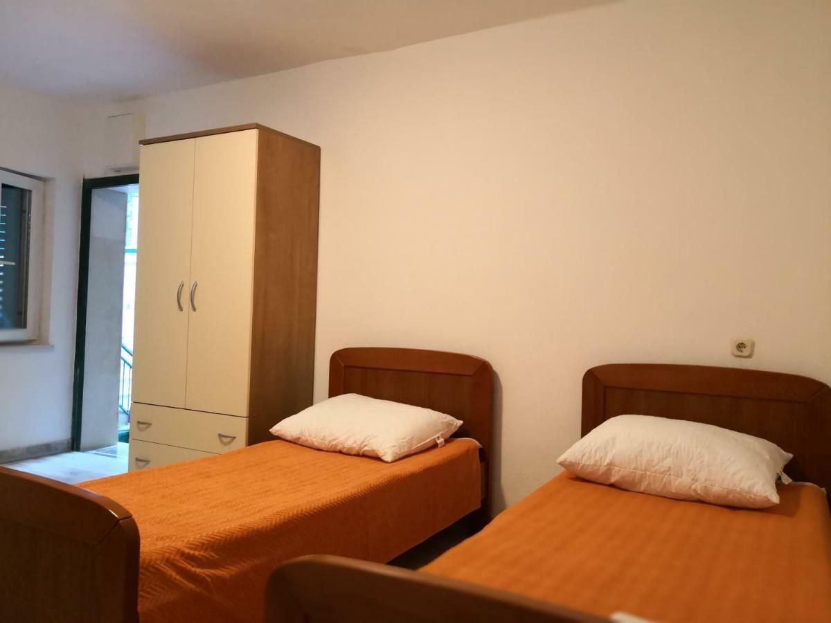 Apartments Jaksic พอสติรา ภายนอก รูปภาพ