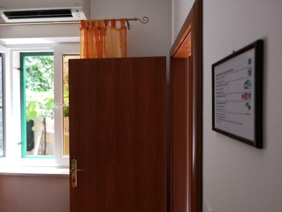 Apartments Jaksic พอสติรา ภายนอก รูปภาพ