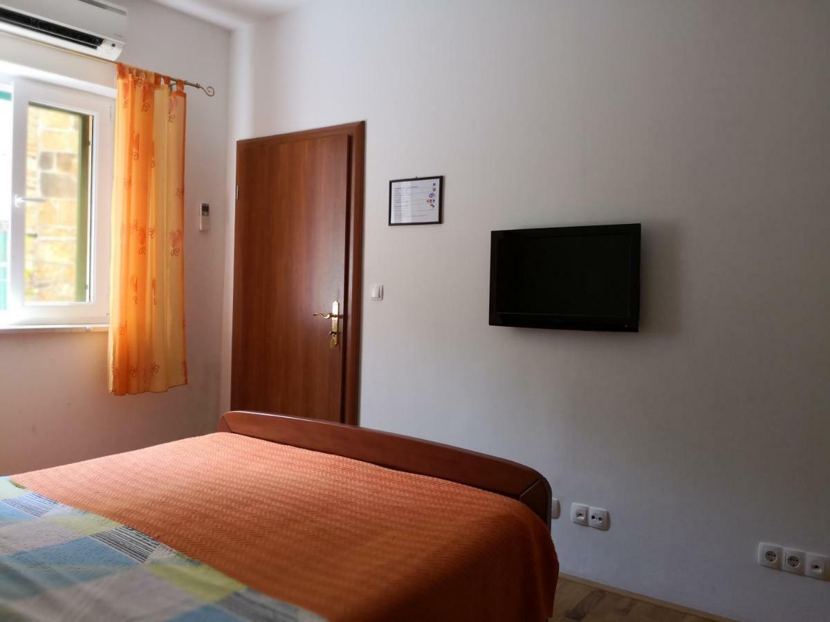 Apartments Jaksic พอสติรา ภายนอก รูปภาพ
